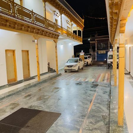 Hotel Dimbir Regency ليه المظهر الخارجي الصورة