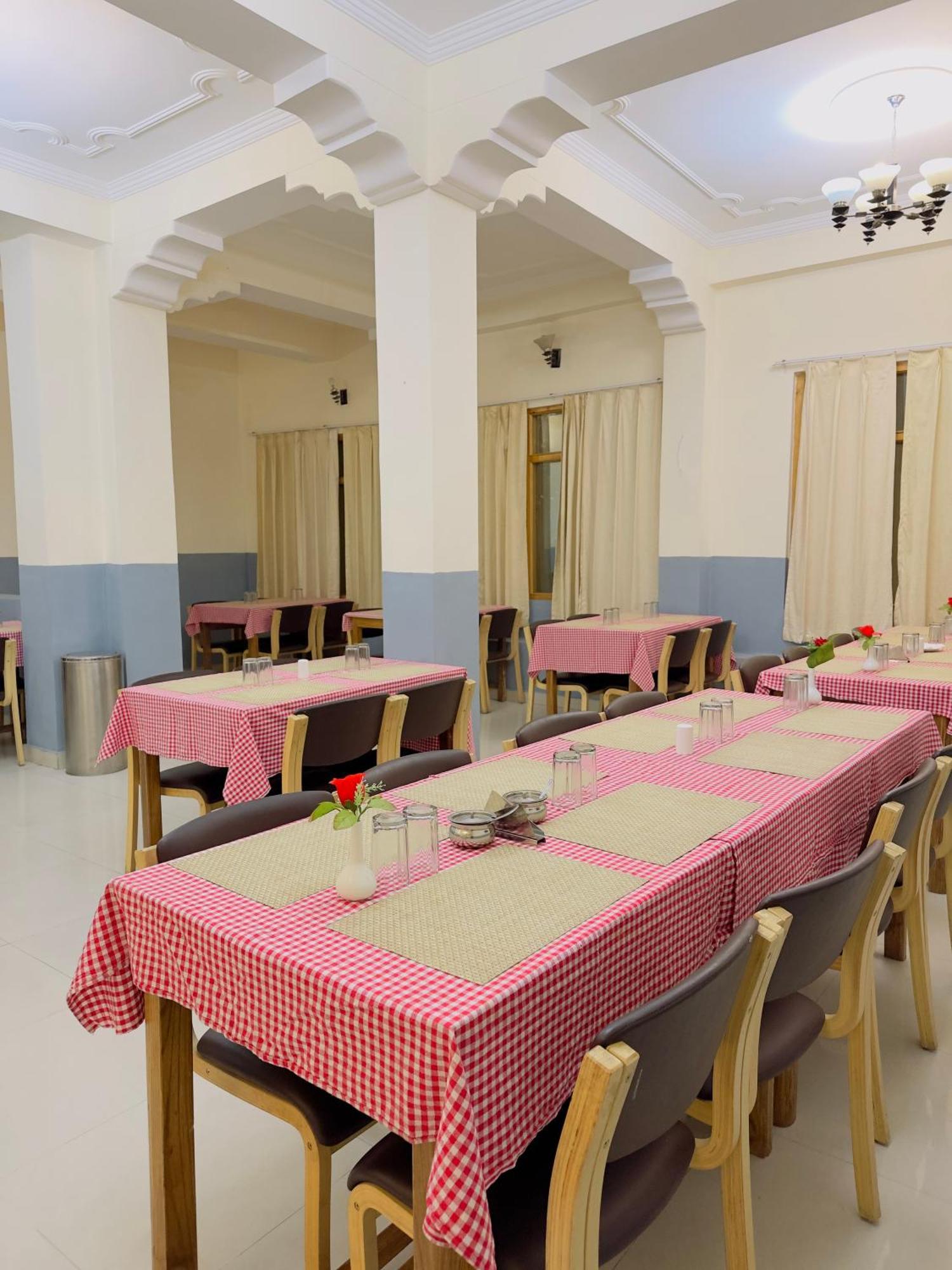 Hotel Dimbir Regency ليه المظهر الخارجي الصورة