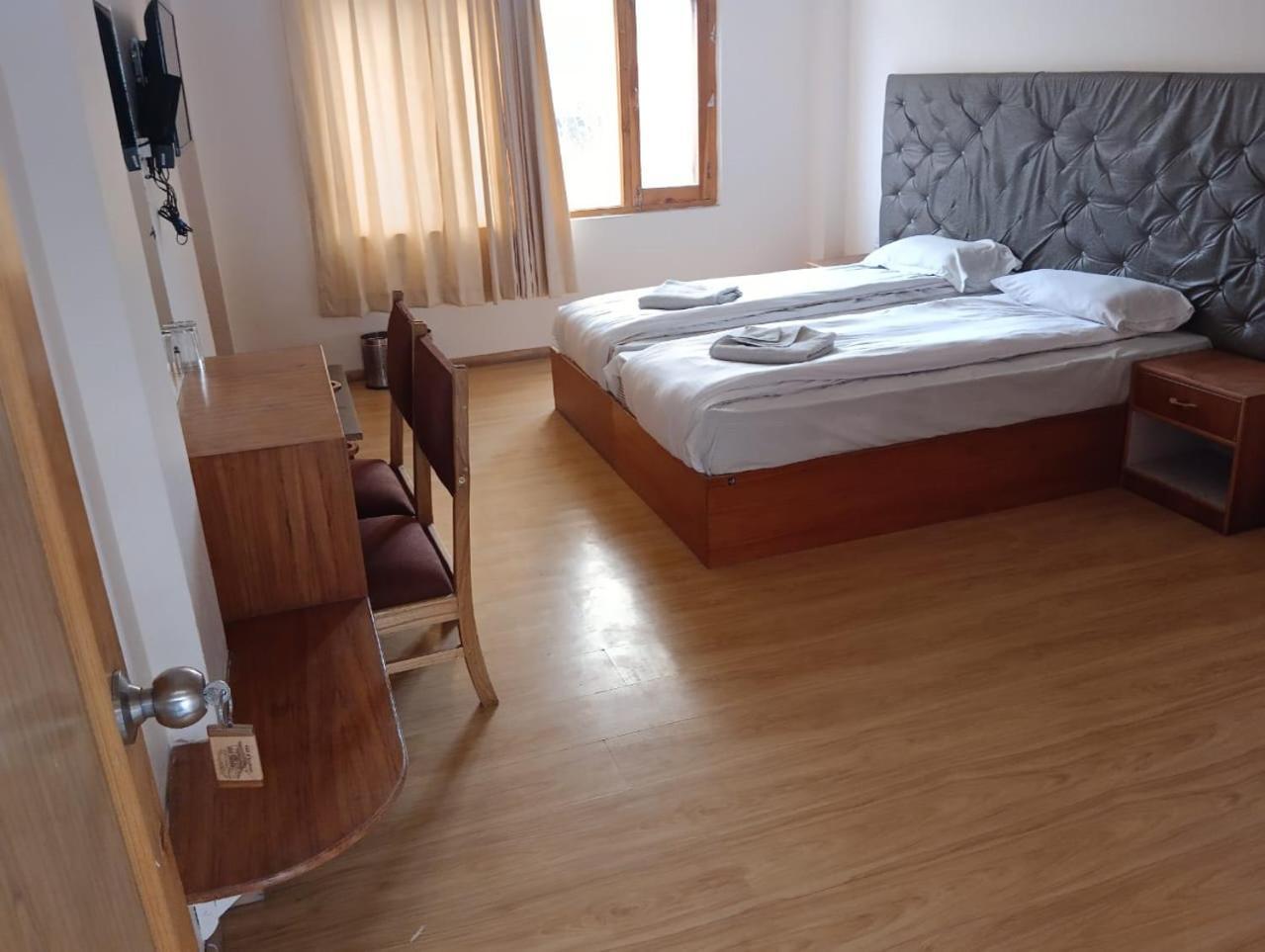 Hotel Dimbir Regency ليه المظهر الخارجي الصورة