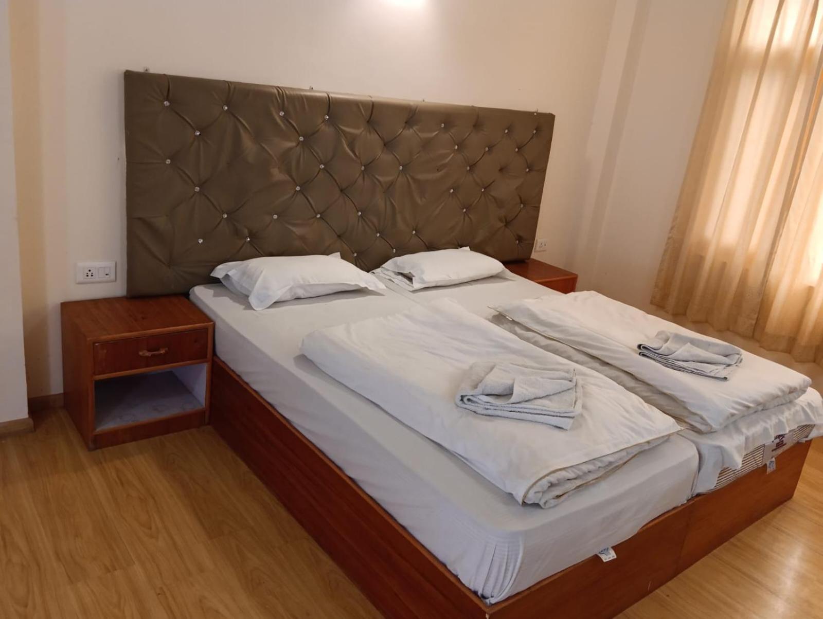 Hotel Dimbir Regency ليه المظهر الخارجي الصورة