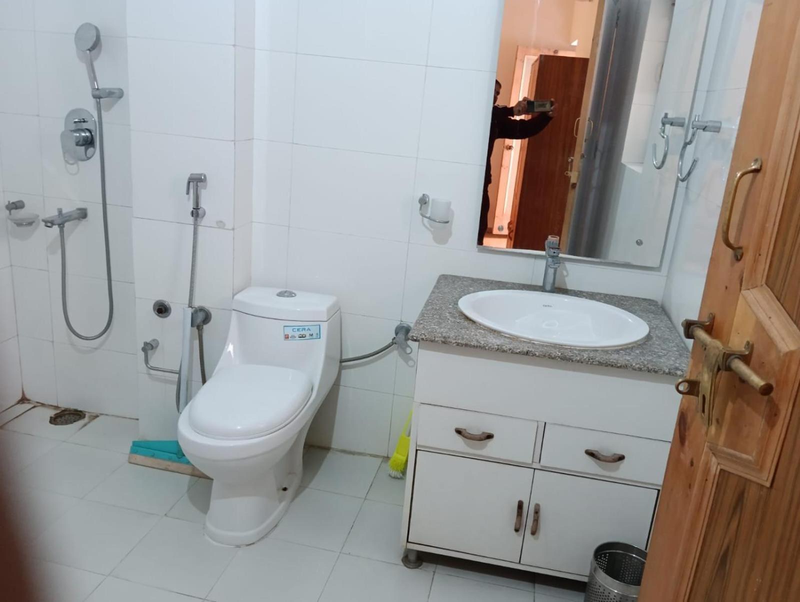 Hotel Dimbir Regency ليه المظهر الخارجي الصورة